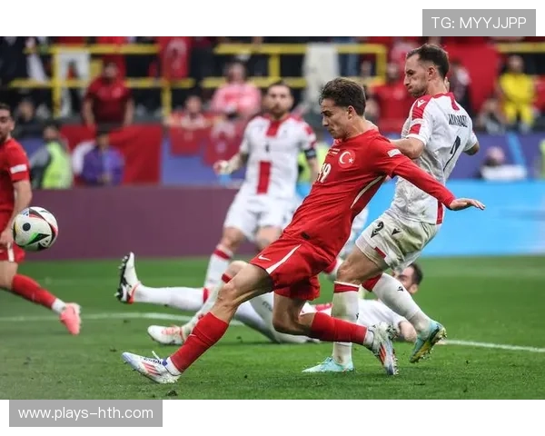 后腰成为球队技术核心,中场控制力显著提升 后腰成为球队技术核心,中场控制力显著提升