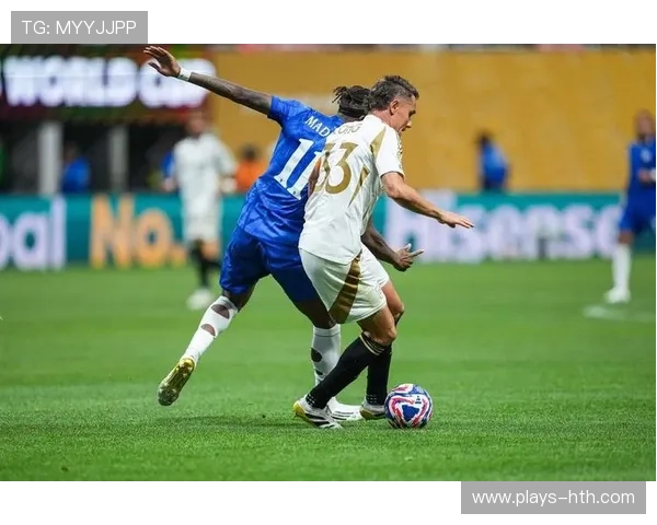 切尔西侧翼突破制造连续射门良机：边路艺术与终结力